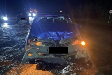 Два человека пострадали при столкновении легковушки и грузовика в Уварове