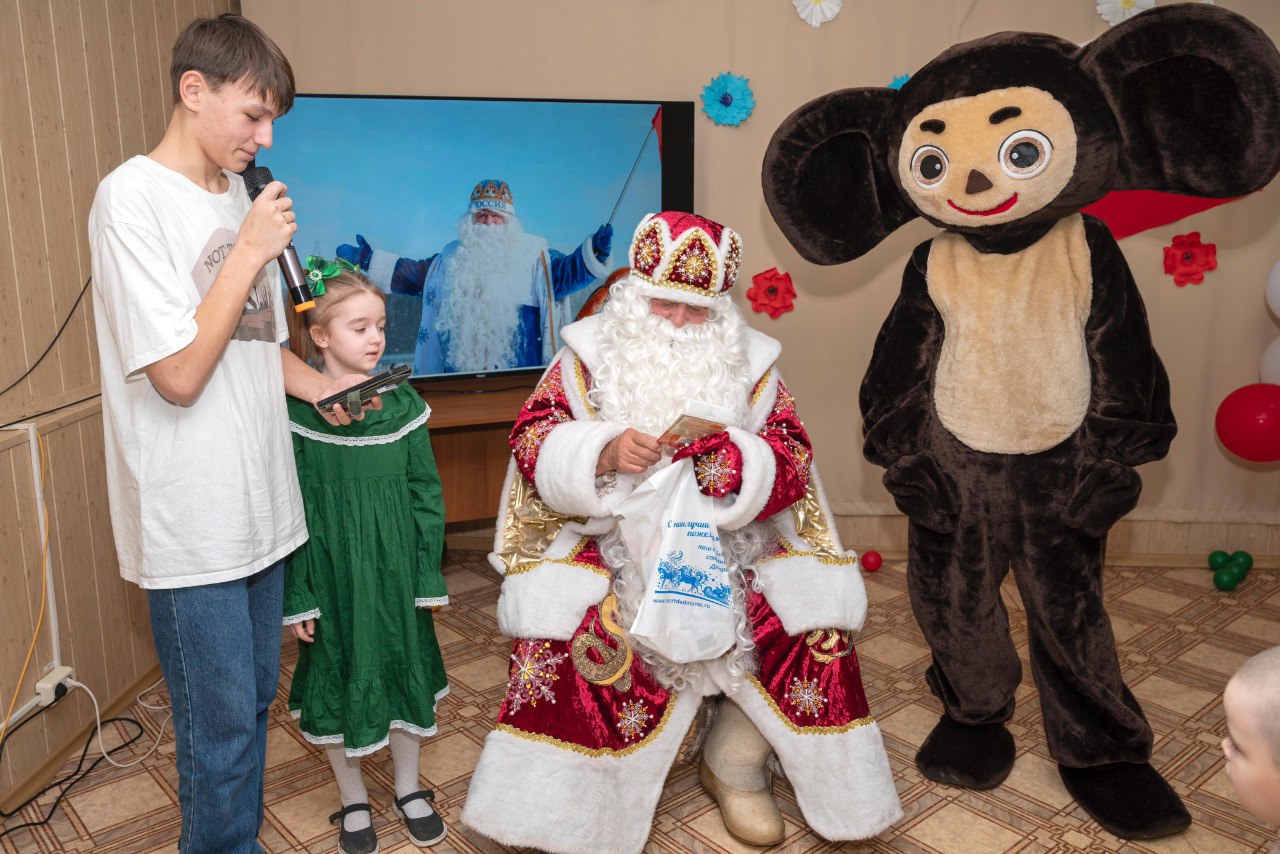 В Тамбове дети с особенностями развития отпраздновали день рождения Деда Мороза В Тамбове дети с особенностями развития отпраздновали день рождения Деда Мороза
