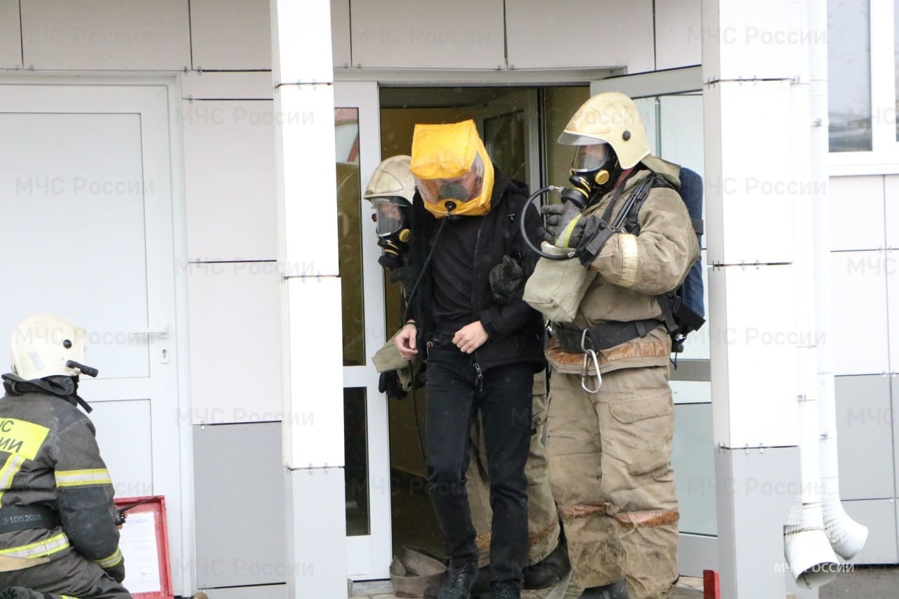 #БудниМЧС. В Рассказовской средней общеобразовательной школе прошло пожарно-тактическое учение по тушению условного пожара