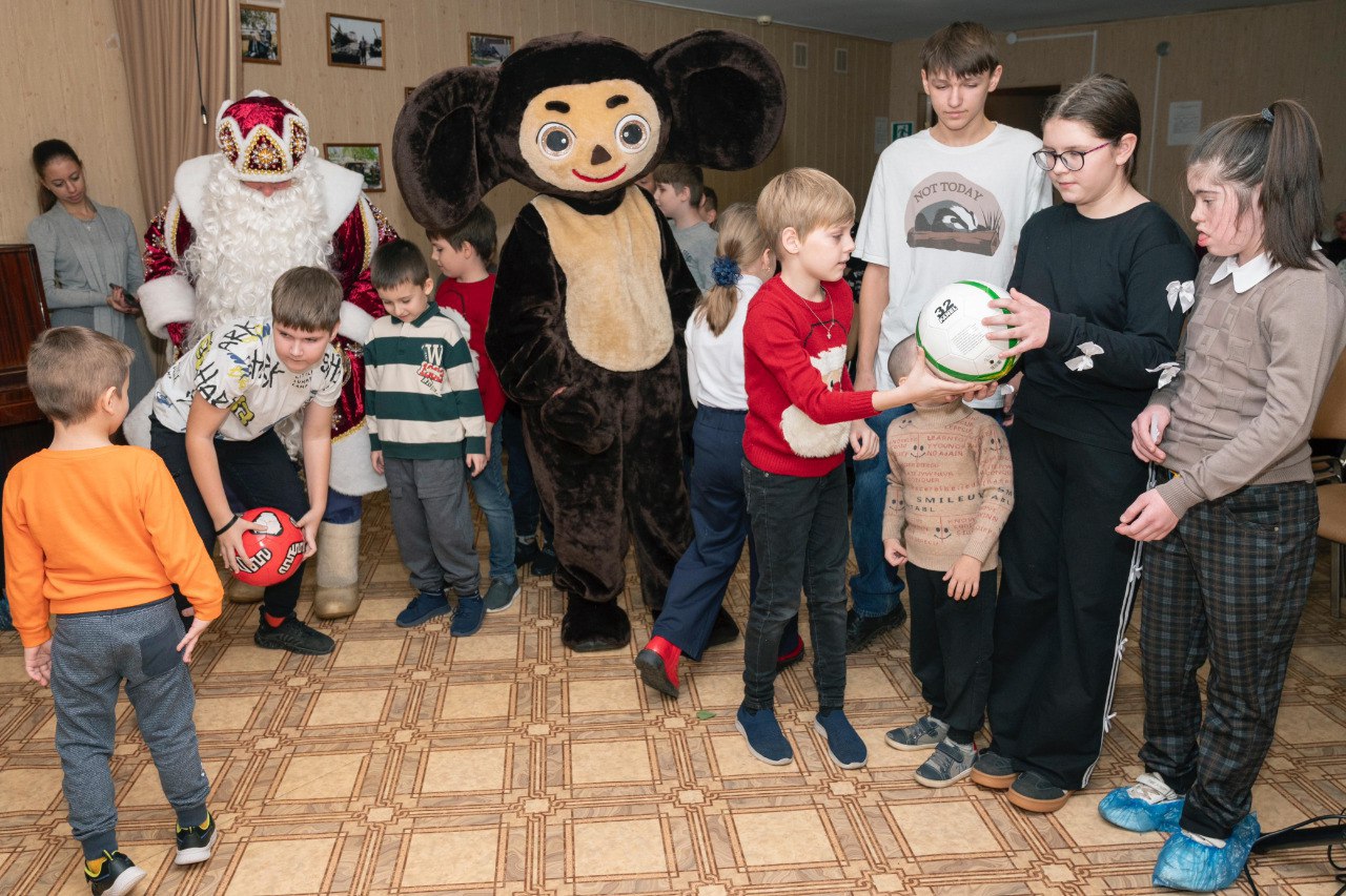 В Тамбове дети с особенностями развития отпраздновали день рождения Деда Мороза В Тамбове дети с особенностями развития отпраздновали день рождения Деда Мороза