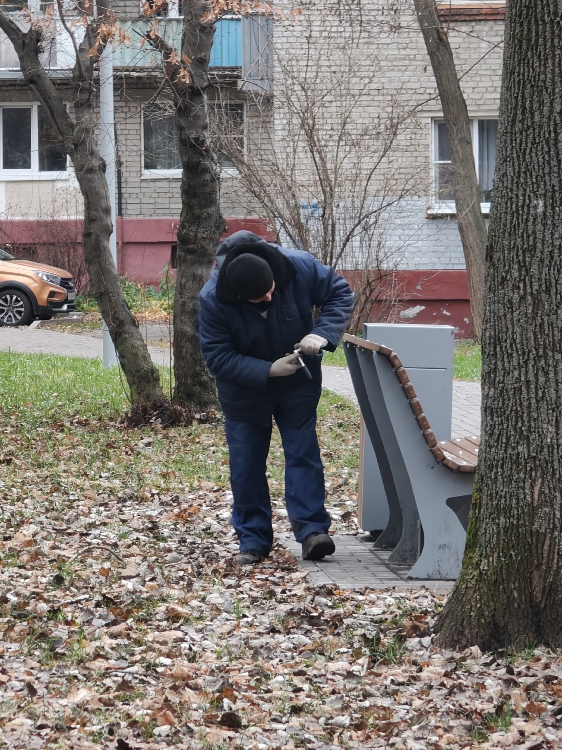 Ремонт скамеек в Тамбове - почти ежедневная строчка в плане работ Дирекции благоустройства и озеленения Ремонт скамеек в Тамбове - почти ежедневная строчка в плане работ Дирекции благоустройства и озеленения