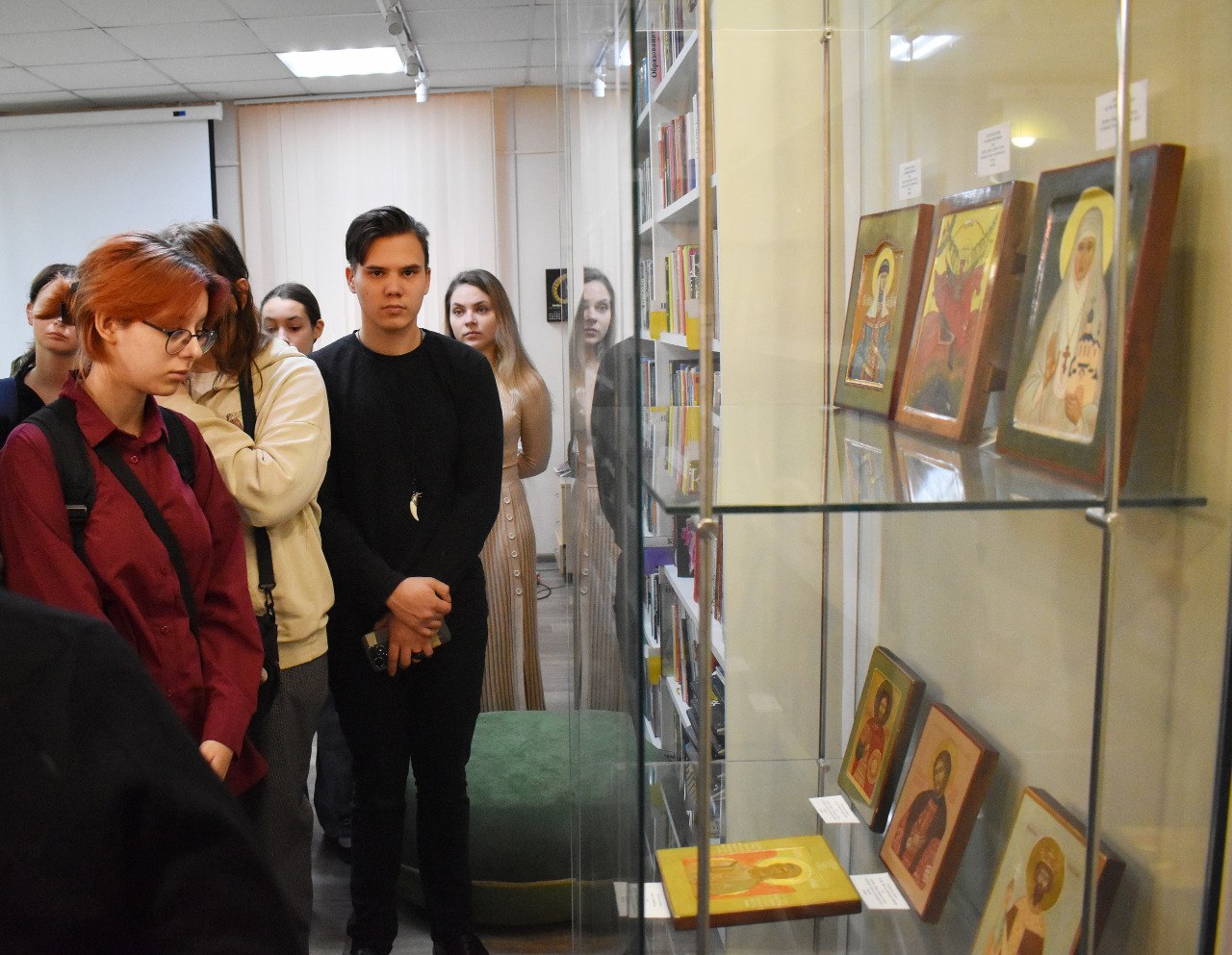 В Тамбове открылась выставка современной иконописи «Святое воинство» В Тамбове открылась выставка современной иконописи «Святое воинство»