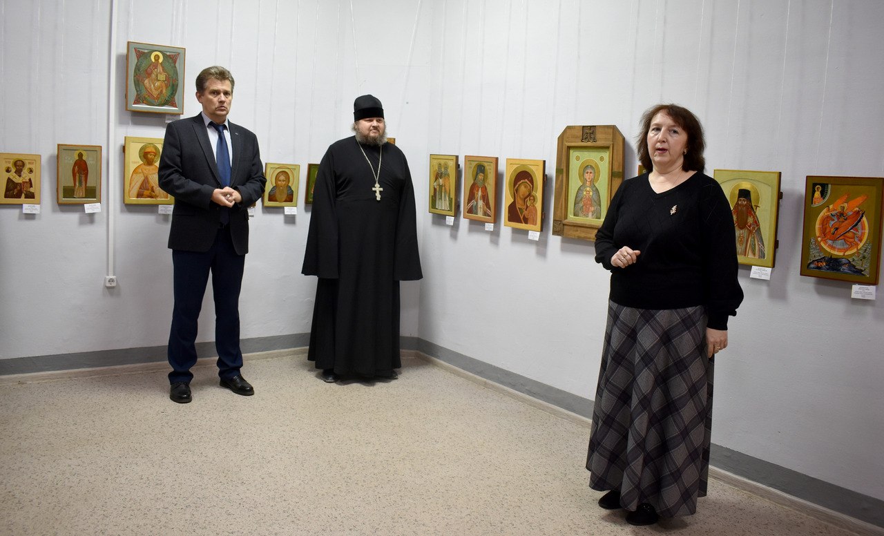 В Тамбове открылась выставка современной иконописи «Святое воинство» В Тамбове открылась выставка современной иконописи «Святое воинство»