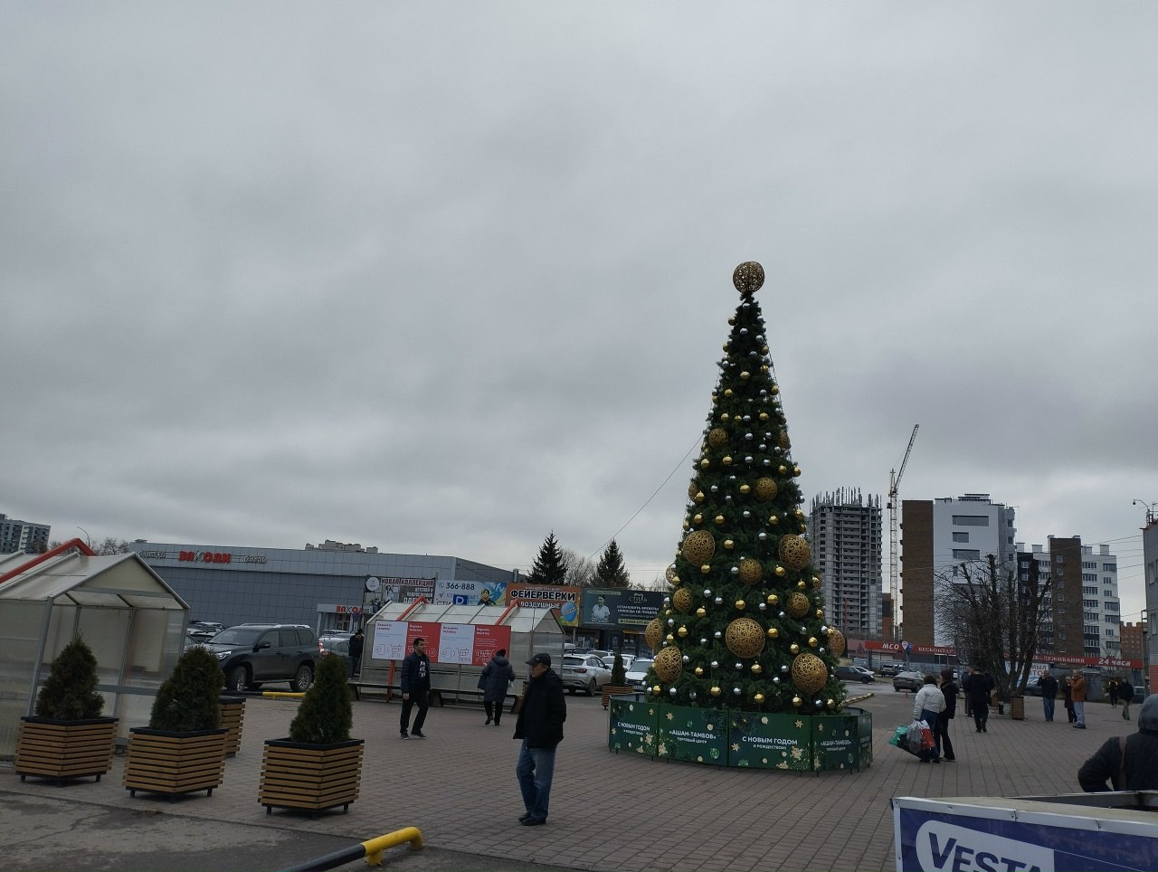 В ближайшие дни на улицах Тамбова появится праздничная новогодняя иллюминация В ближайшие дни на улицах Тамбова появится праздничная новогодняя иллюминация