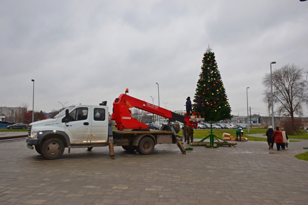 В ближайшие дни на улицах Тамбова появится праздничная новогодняя иллюминация В ближайшие дни на улицах Тамбова появится праздничная новогодняя иллюминация