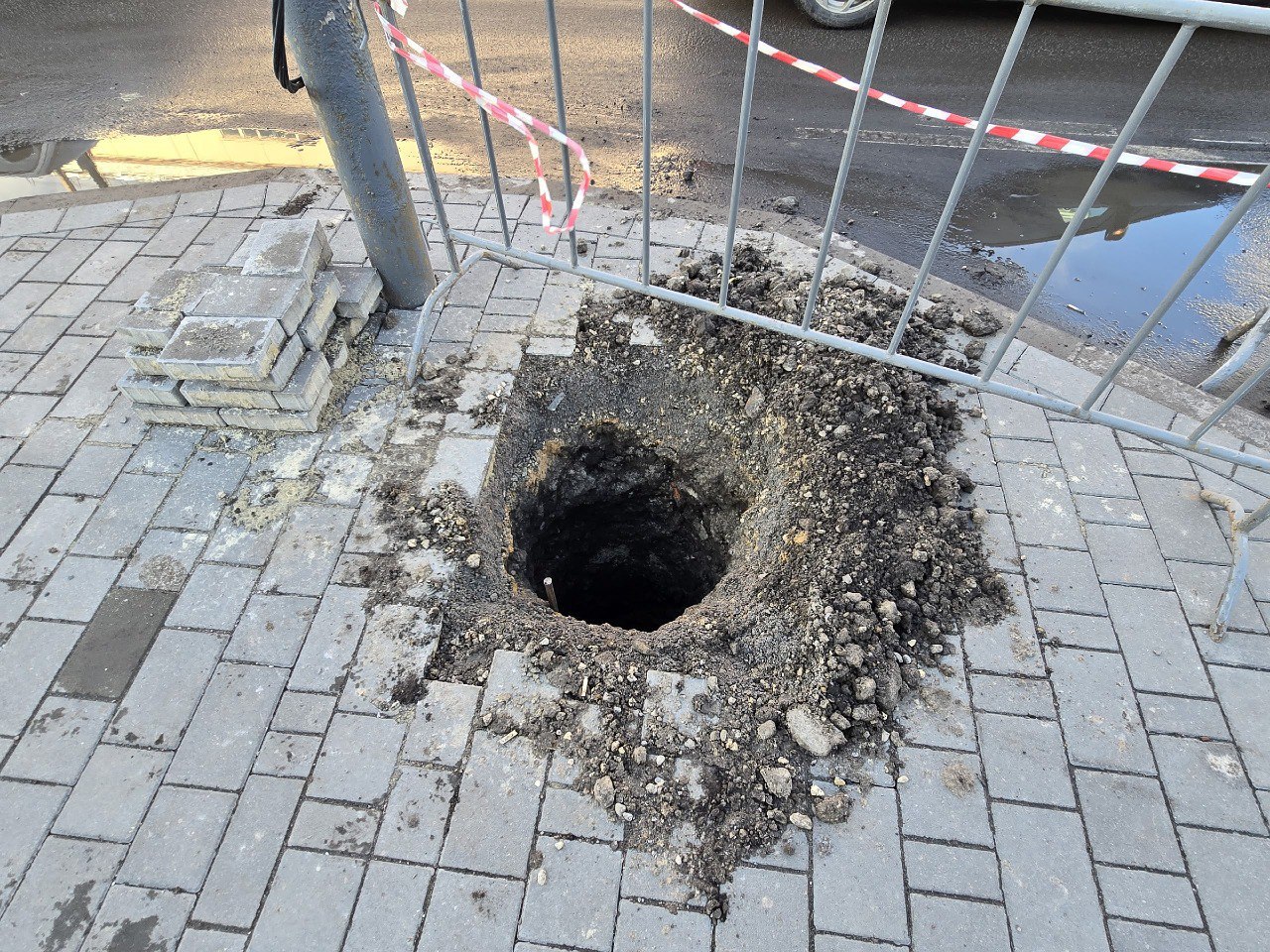 В связи с установкой дорожных знаков и одиннадцати дополнительных опор освещения в Тамбове на улице Октябрьской будет изменена геометрия проезжей части В связи с установкой дорожных знаков и одиннадцати дополнительных опор освещения в Тамбове на улице Октябрьской будет изменена геометрия проезжей части