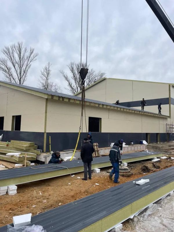 В Тамбове продолжается строительство модульной спортивной площадки на улице Рязанской