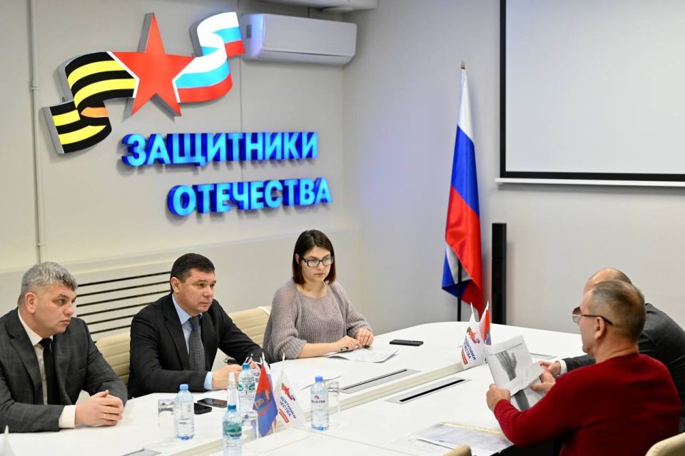 Глава Тамбовской области Евгений Первышов провел прием граждан в региональном филиале фонда «Защитники Отечества», где пообщался с участниками и ветеранами СВО, а также их родственниками