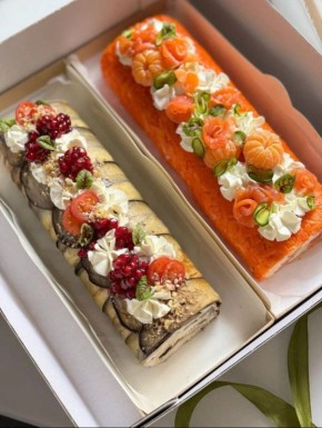 В соцсетях вирусится новый кулинарный тренд к Новому году: салат-рулет