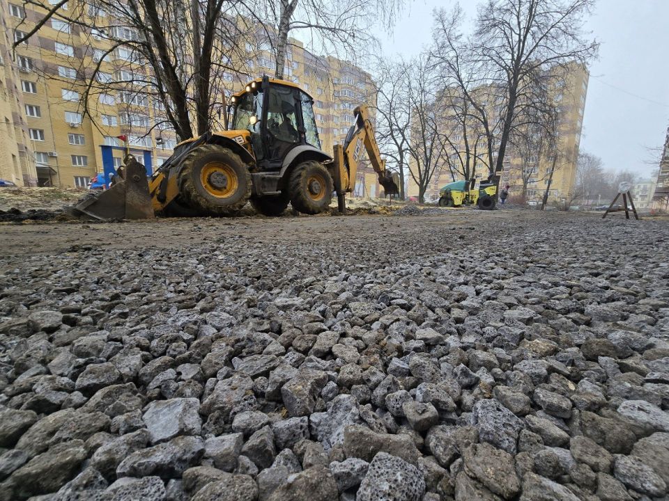 В Тамбове восстанавливают благоустройство после ремонта теплосетей по Интернациональной, 67, 69, 71 и 73. Провести работу в кратчайшие сроки поручил в ходе еженедельной планерки глава администрации города Максим Косенков