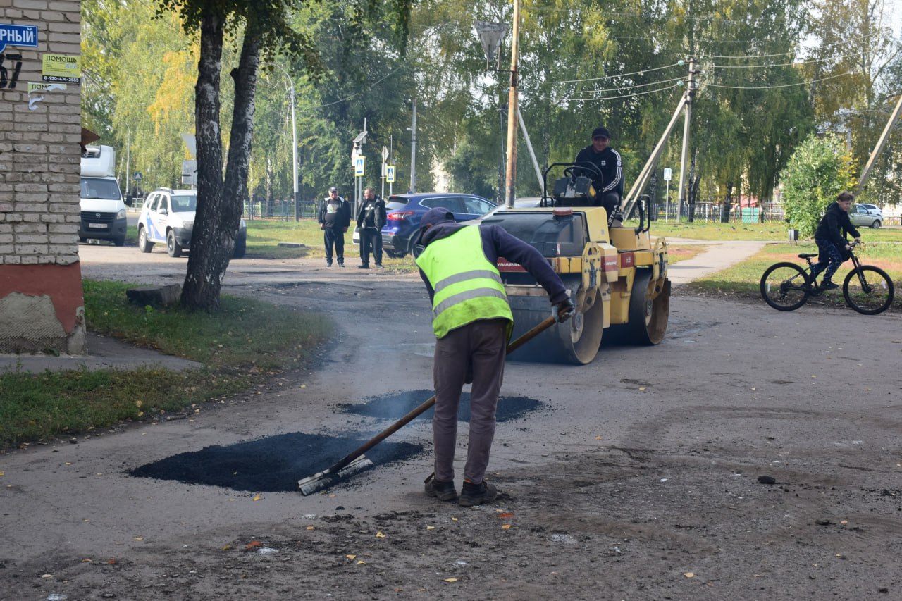В Тамбове устранили более 200 дефектов покрытия на межквартальных проездах и подъездах к многоэтажкам