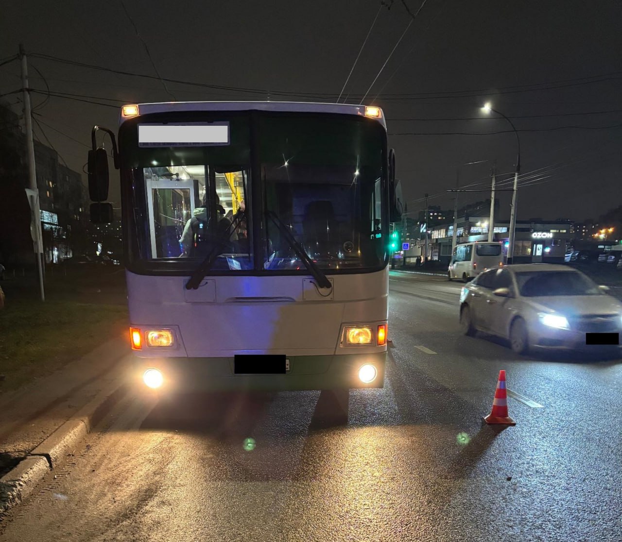 17 ноября в 19 часов 20 минут в районе дома №136 «Б» по улице Мичуринская города Тамбова, водитель автомобиля «ВАЗ 2111», мужчина 1975 года рождения, при перестроении не предоставил преимущество в движении автобусу «Лиаз»...