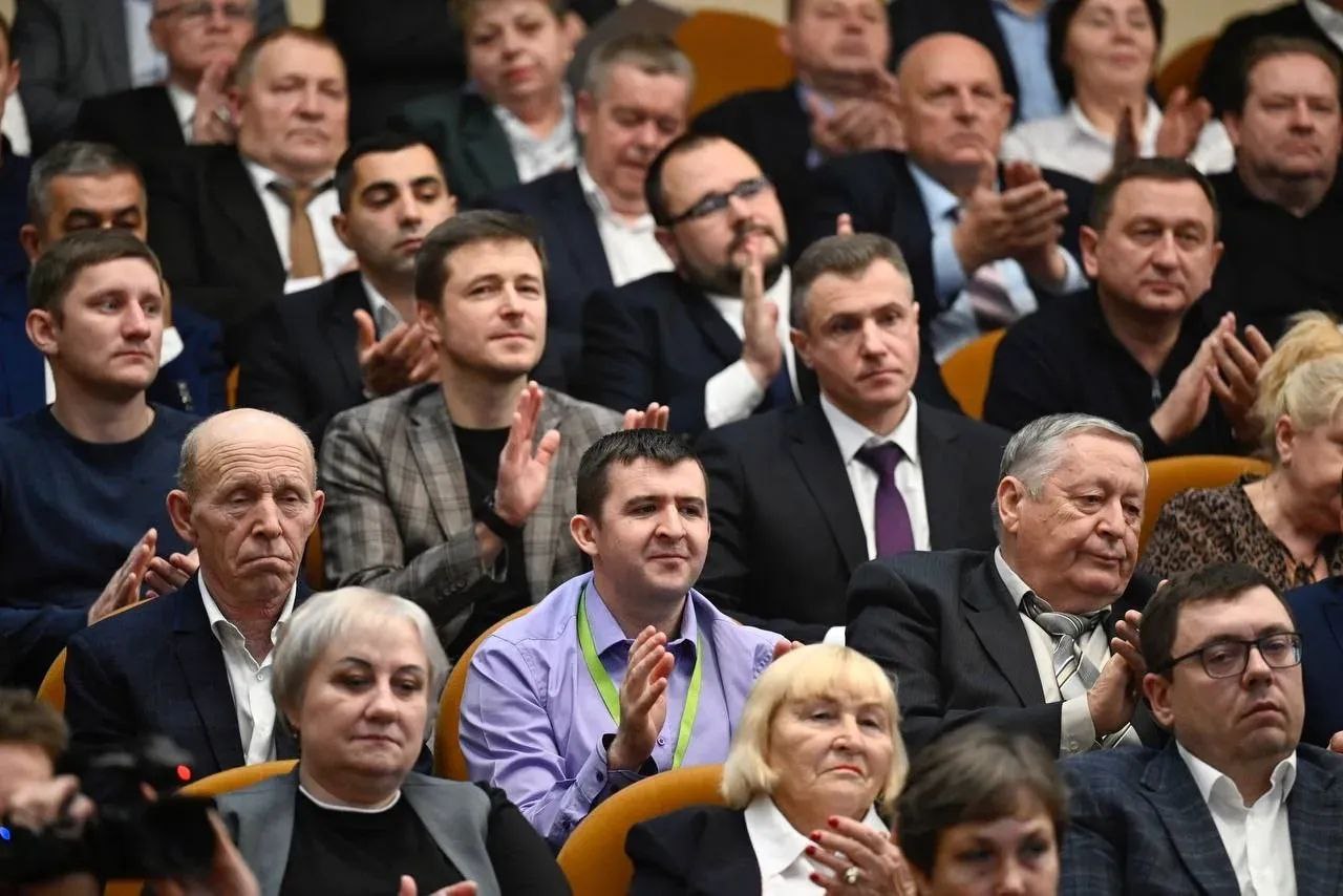 Тамбовские трудовые коллективы и аграрии удостоены наград в свой профессиональный праздник Тамбовские трудовые коллективы и аграрии удостоены наград в свой профессиональный праздник