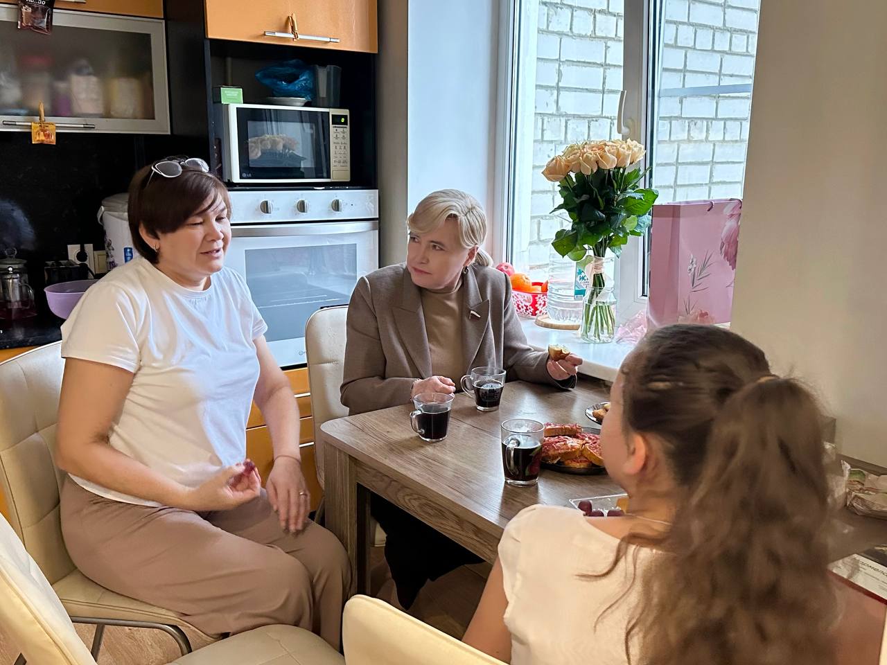 Депутат Государственной думы Тамара Фролова встретилась с матерью участников СВО из Тамбова Депутат Государственной думы Тамара Фролова встретилась с матерью участников СВО из Тамбова