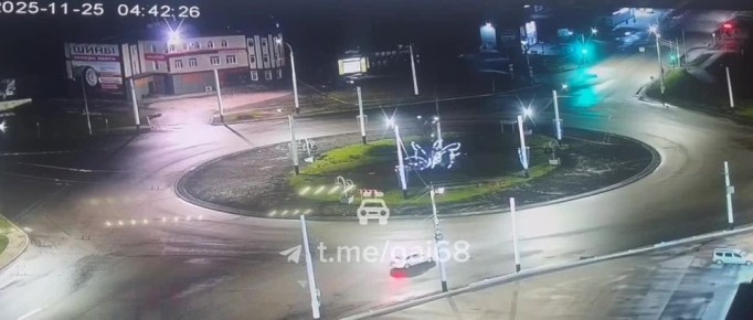 Водитель оплатит ущерб за сломанную на кольце в Тамбове иллюминацию