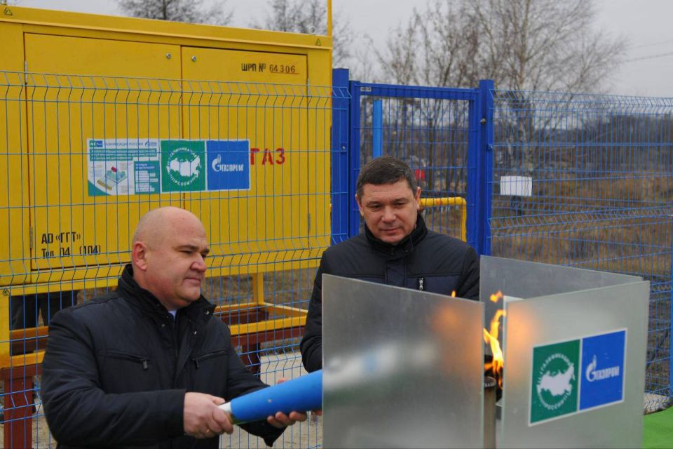 Евгений Первышов: Вместе с генеральным директором "Газпром межрегионгаз Тамбов" и "Газпром газораспределение Тамбов" Павлом Ляхом подключили первых абонентов посёлка Тихий Угол - семью пенсионеров Бастрыкиных, ветеранов труда