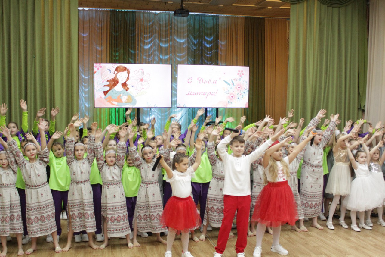 Десятки мероприятий прошли в тамбовских школах ко Дню матери Десятки мероприятий прошли в тамбовских школах ко Дню матери