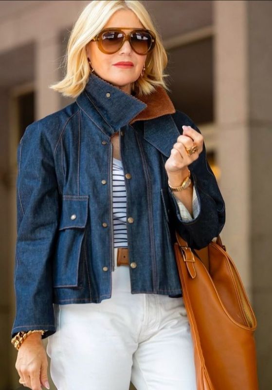 Джинсовая куртка для женщин 50+: как оставаться стильной и актуальной