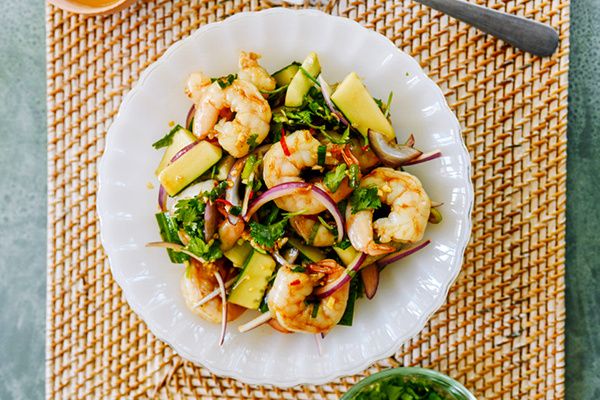 освежающий летний восторг: салат с креветками и огурцом