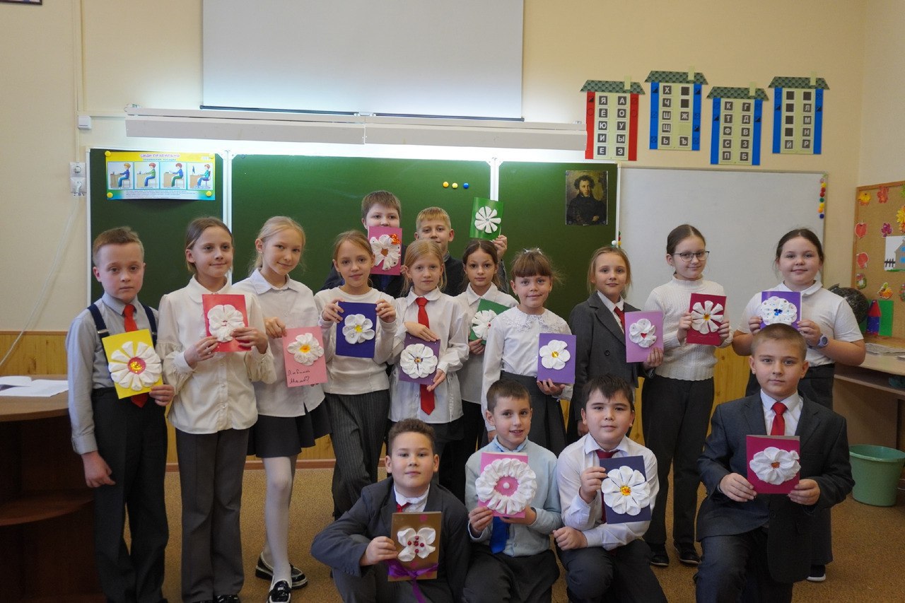 Десятки мероприятий прошли в тамбовских школах ко Дню матери Десятки мероприятий прошли в тамбовских школах ко Дню матери