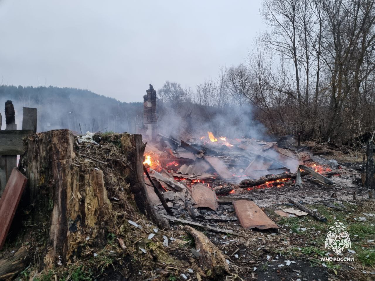 На улице Красноармейская в Тамбовской области сгорел частный дом