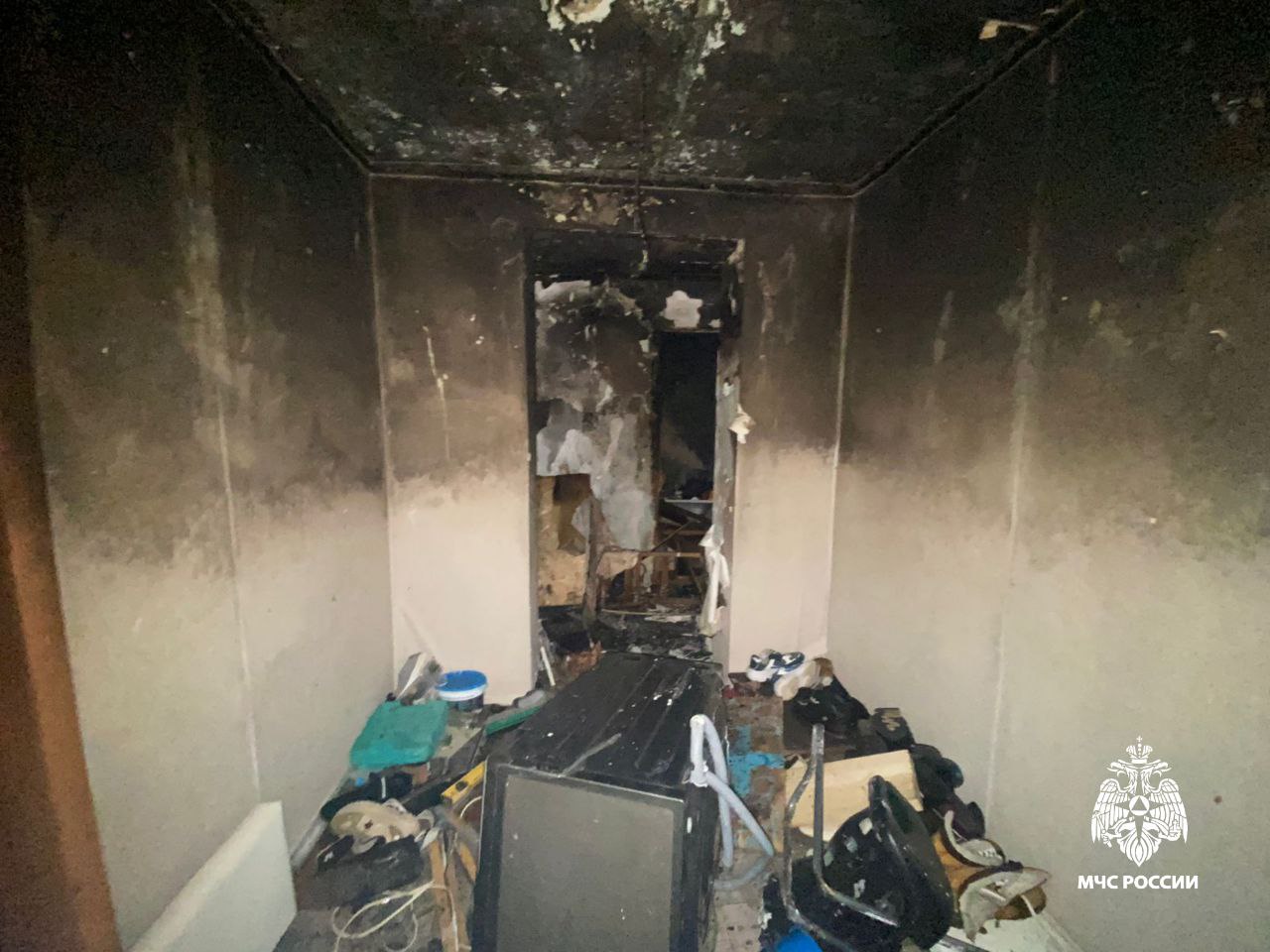 Пожарные МЧС России спасли мужчину в поселке Строитель