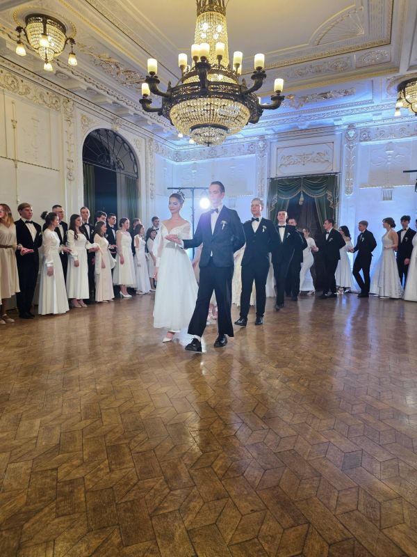 Заместитель главы области Николай Федосеенков посетил Межрегиональный студенческий бал в «Усадьбе Асеевых»