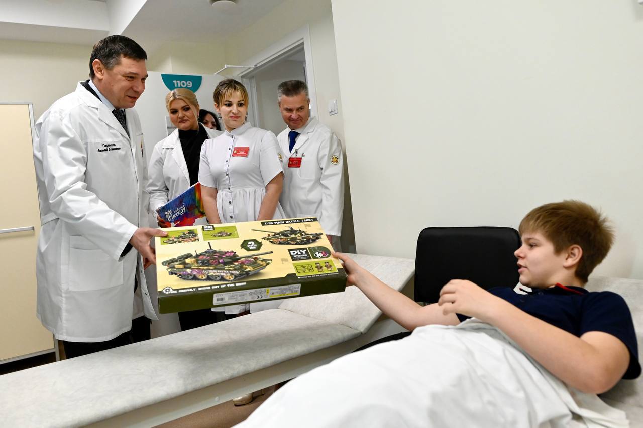 Евгений Первышов: Сегодня в рамках всероссийской благотворительной акции "Коробка храбрости" вручили маленьким пациентам Тамбовской областной детской клинической больницы подарки за смелость Евгений Первышов: Сегодня в рамках всероссийской благотворительной акции "Коробка храбрости" вручили маленьким пациентам Тамбовской областной детской клинической больницы подарки за смелость