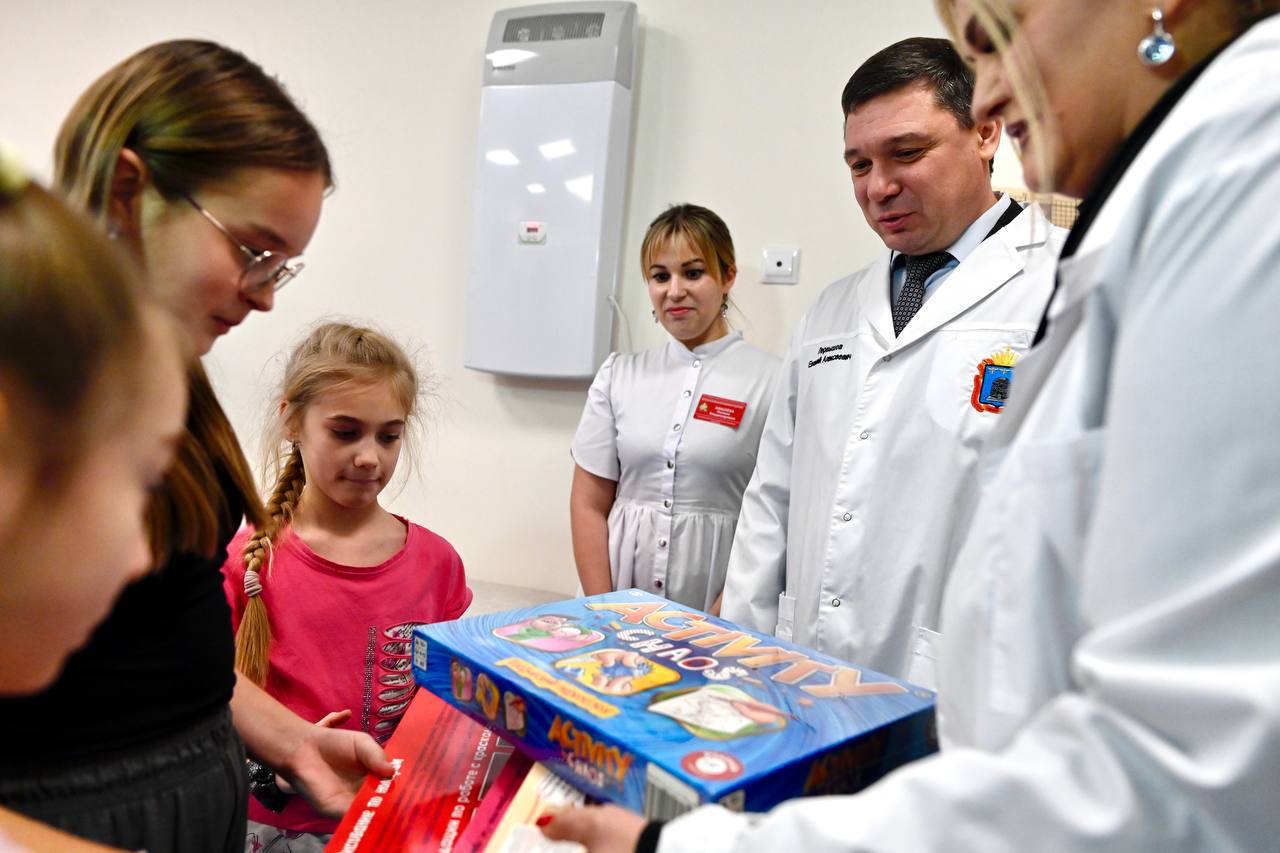 Евгений Первышов: Сегодня в рамках всероссийской благотворительной акции "Коробка храбрости" вручили маленьким пациентам Тамбовской областной детской клинической больницы подарки за смелость Евгений Первышов: Сегодня в рамках всероссийской благотворительной акции "Коробка храбрости" вручили маленьким пациентам Тамбовской областной детской клинической больницы подарки за смелость