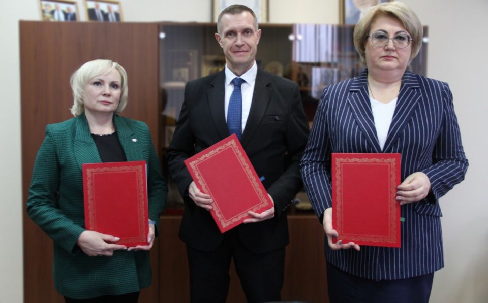 1 декабря подписано трехстороннее соглашение о сотрудничестве между министерством образования и науки региона, министерством здравоохранения Тамбовской области и Рязанским государственным медицинским университетом имени...