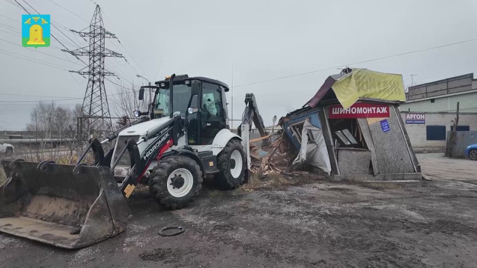 На улице Советской в Тамбове демонтировали незаконно установленный павильон шиномонтажа