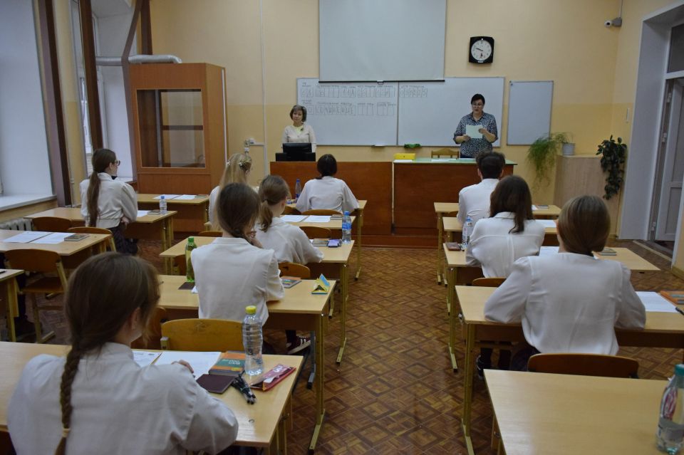 Сегодня у 1260 выпускников 11 классов школ города итоговое сочинение Сегодня у 1260 выпускников 11 классов школ города итоговое сочинение