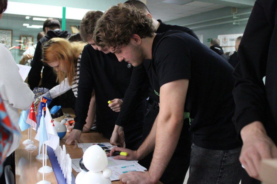 3 декабря на площадке техникума отраслевых технологий в Тамбове прошла ярмарка вакансий «Живи и работай в Тамбове — возможности для каждого!» 3 декабря на площадке техникума отраслевых технологий в Тамбове прошла ярмарка вакансий «Живи и работай в Тамбове — возможности для каждого!»