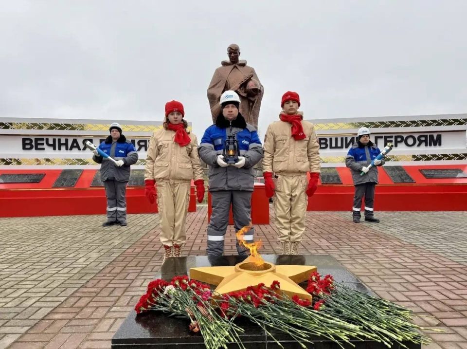 3 декабря, в День неизвестного солдата, тамбовские газовики подключили к сетевому газоснабжению Вечный огонь в селе Нижнеспасское Рассказовского округа 3 декабря, в День неизвестного солдата, тамбовские газовики подключили к сетевому газоснабжению Вечный огонь в селе Нижнеспасское Рассказовского округа