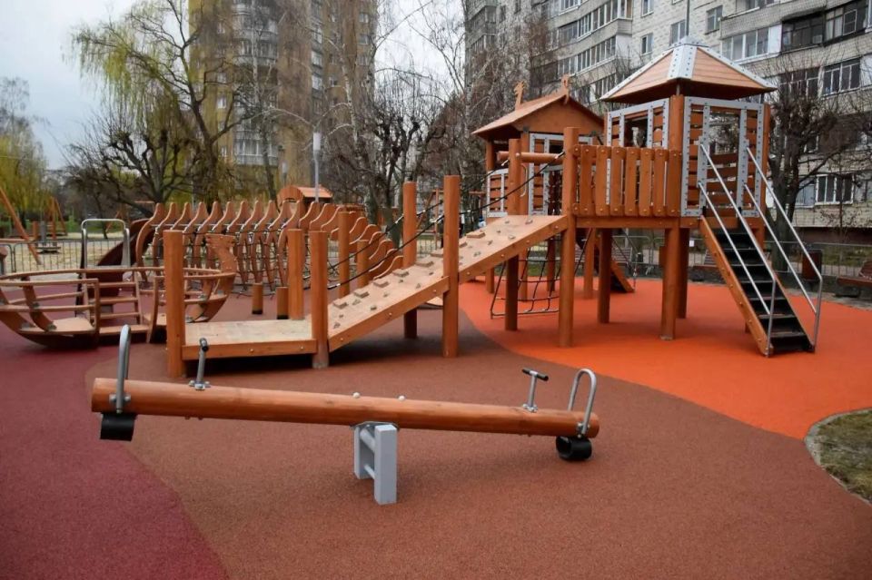 Максим Косенков: Через пару дней детский городок «Лукоморье» на Набережной вновь станет доступным для юных горожан