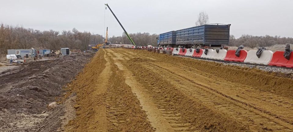 По нацпроекту «Инфраструктура для жизни» на участке автодороги «Тамбов – Шацк» – Парский Угол через Хлыстово капитально ремонтируют мост через реку Разазовку По нацпроекту «Инфраструктура для жизни» на участке автодороги «Тамбов – Шацк» – Парский Угол через Хлыстово капитально ремонтируют мост через реку Разазовку