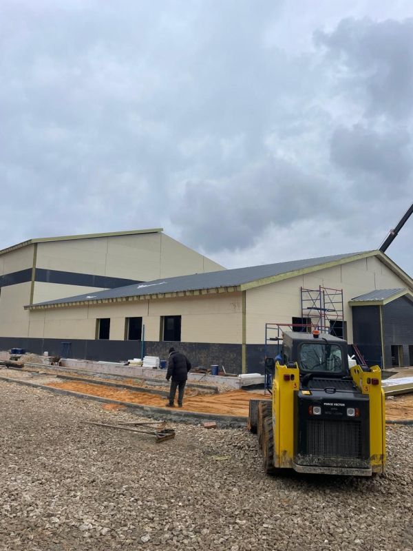 Возведение модульного спортивного сооружения на Рязанской подходит к концу Возведение модульного спортивного сооружения на Рязанской подходит к концу