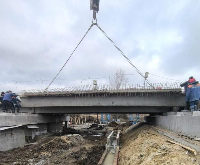 Работы на мосту через реку Разазовку вышли на новый этап строительства