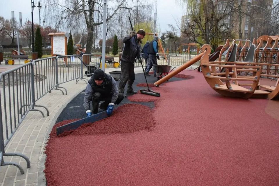 На Набережной в Тамбове готовят к открытию детский городок «Лукоморье» На Набережной в Тамбове готовят к открытию детский городок «Лукоморье»