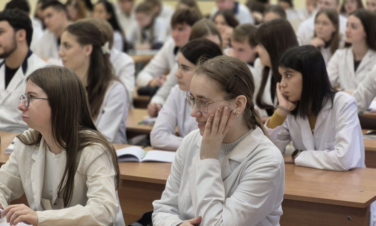 Сотрудник следственного управления СК России по Тамбовской области провел антикоррупционное занятие со студентами ТГУ имени Г.Р. Державина Сотрудник следственного управления СК России по Тамбовской области провел антикоррупционное занятие со студентами ТГУ имени Г.Р. Державина