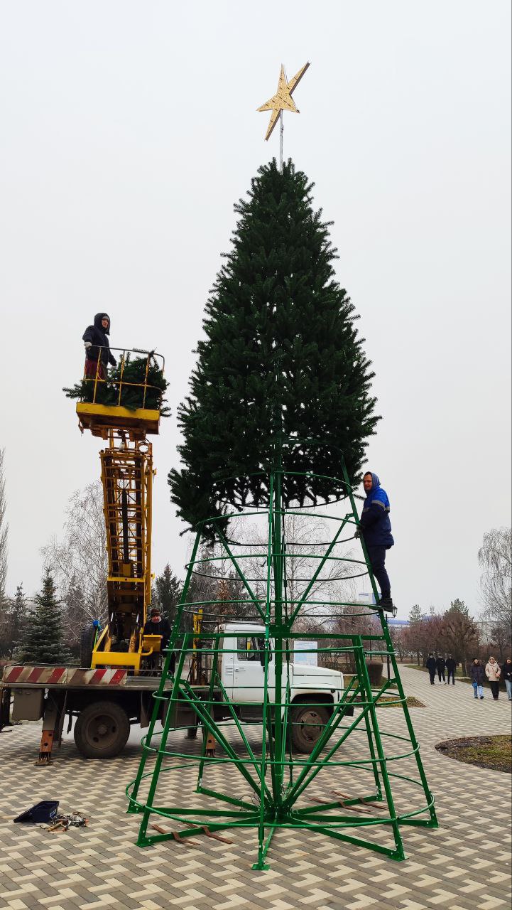 Подготовка к празднованию Нового года в областном центре идёт полным ходом Подготовка к празднованию Нового года в областном центре идёт полным ходом
