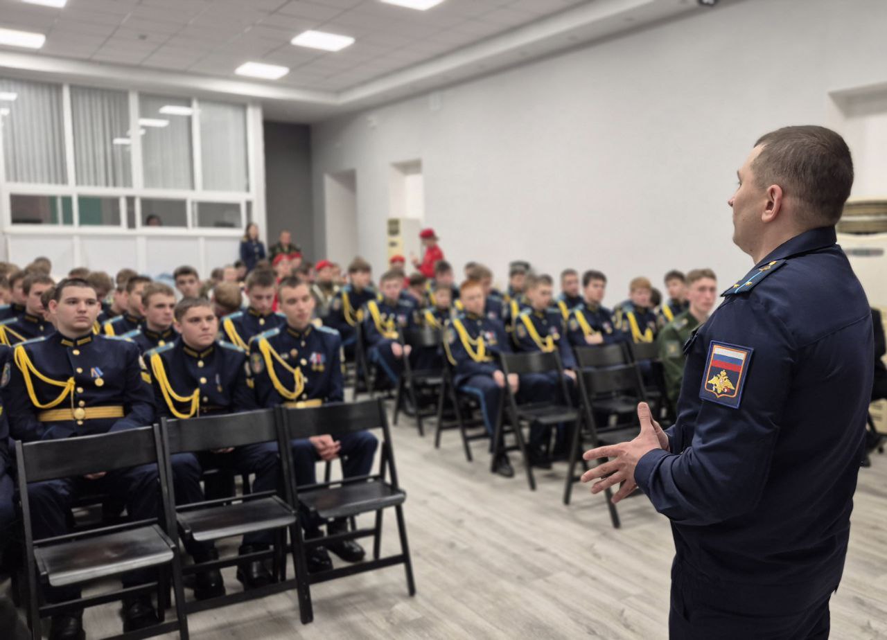 В День Героев Отечества тамбовские кадеты профильного класса СК России приняли торжественную клятву юнармейца В День Героев Отечества тамбовские кадеты профильного класса СК России приняли торжественную клятву юнармейца