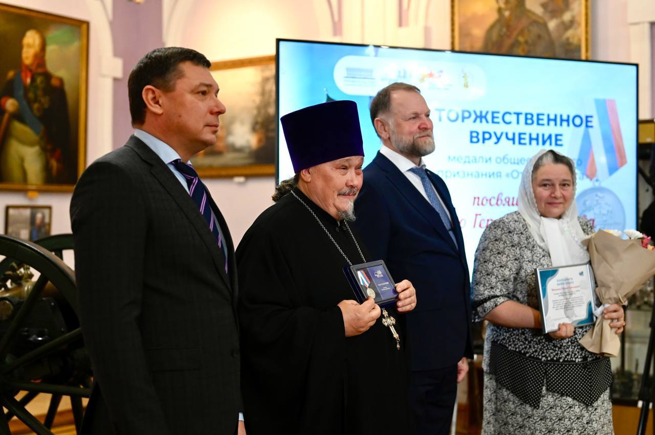 В Тамбове чествовали родителей бойцов СВО и детей-героев В Тамбове чествовали родителей бойцов СВО и детей-героев