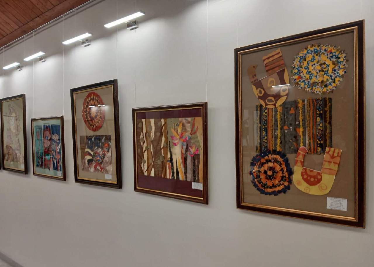 Погрузиться в удивительный мир декоративно-прикладного искусства приглашают горожан и гостей Тамбова учащиеся детской художественной школы №1. Ребята и педагоги подготовили выставку «Вдохновлённые традициями» Погрузиться в удивительный мир декоративно-прикладного искусства приглашают горожан и гостей Тамбова учащиеся детской художественной школы №1. Ребята и педагоги подготовили выставку «Вдохновлённые традициями»