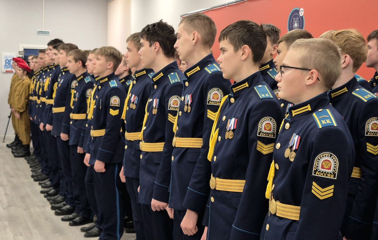В День Героев Отечества тамбовские кадеты профильного класса СК России приняли торжественную клятву юнармейца В День Героев Отечества тамбовские кадеты профильного класса СК России приняли торжественную клятву юнармейца