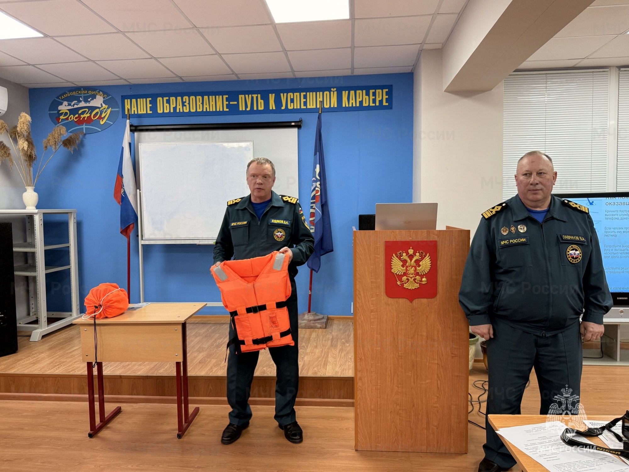 Безопасность на воде зимой для студентов колледжей Безопасность на воде зимой для студентов колледжей