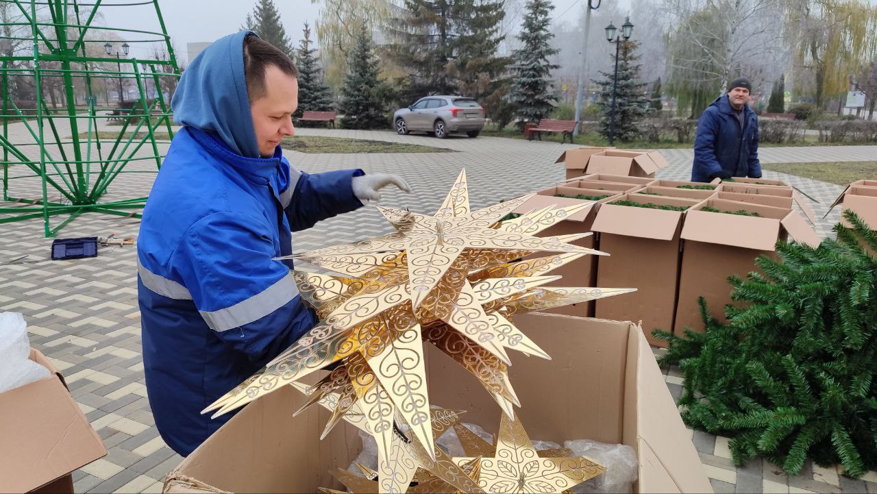 Подготовка к празднованию Нового года в областном центре идёт полным ходом Подготовка к празднованию Нового года в областном центре идёт полным ходом