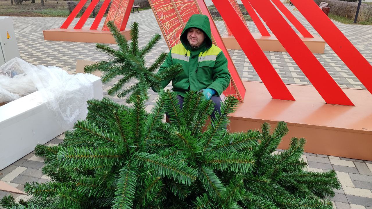 Подготовка к празднованию Нового года в областном центре идёт полным ходом Подготовка к празднованию Нового года в областном центре идёт полным ходом