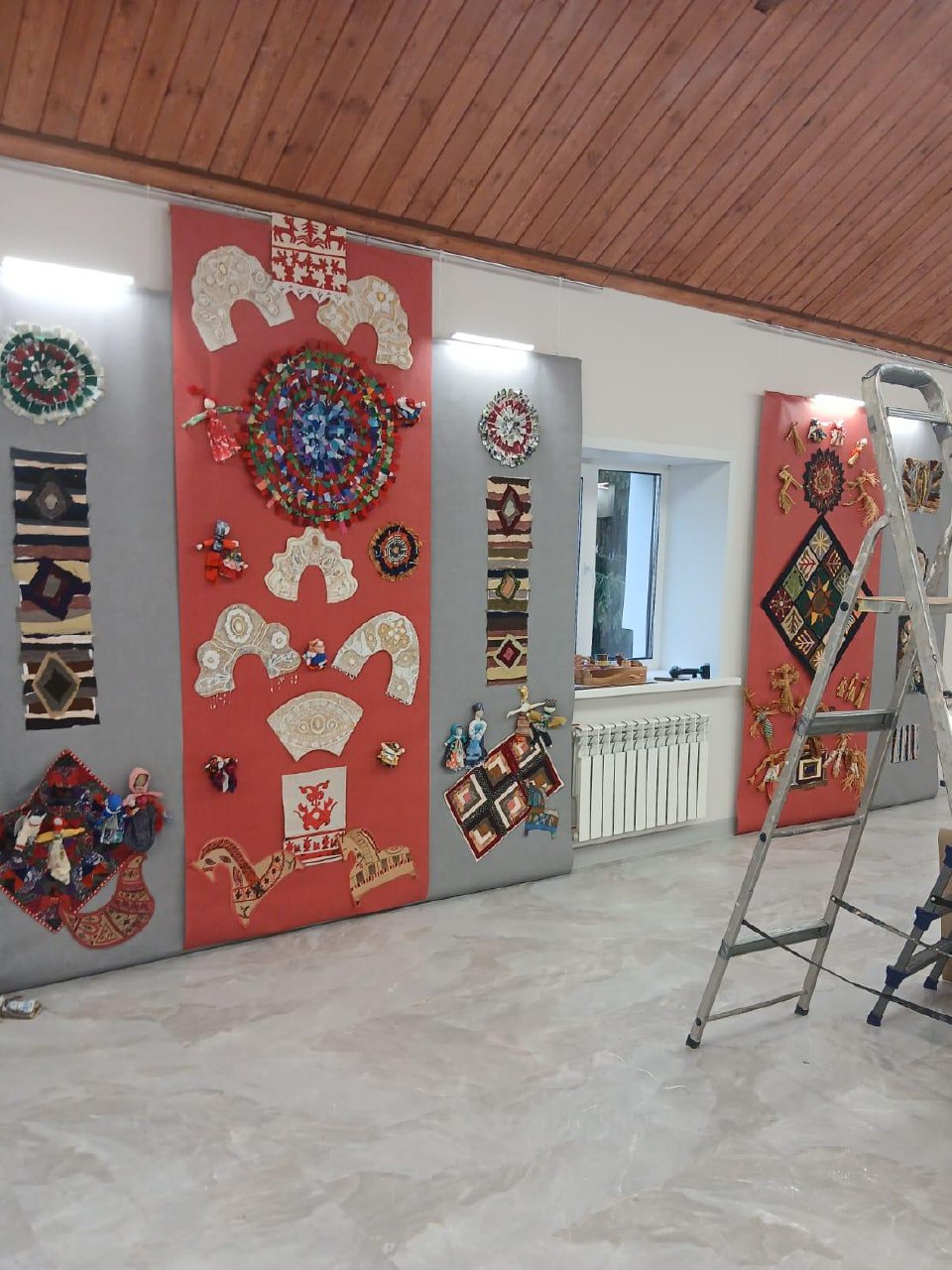 Погрузиться в удивительный мир декоративно-прикладного искусства приглашают горожан и гостей Тамбова учащиеся детской художественной школы №1. Ребята и педагоги подготовили выставку «Вдохновлённые традициями» Погрузиться в удивительный мир декоративно-прикладного искусства приглашают горожан и гостей Тамбова учащиеся детской художественной школы №1. Ребята и педагоги подготовили выставку «Вдохновлённые традициями»