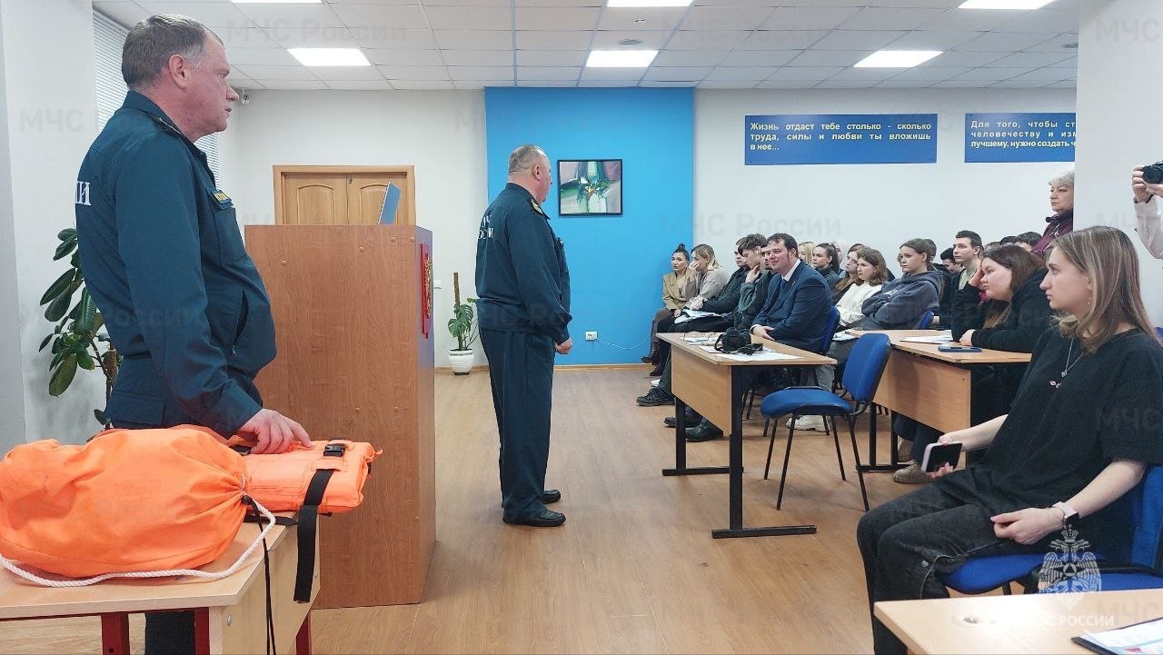 Безопасность на воде зимой для студентов колледжей Безопасность на воде зимой для студентов колледжей